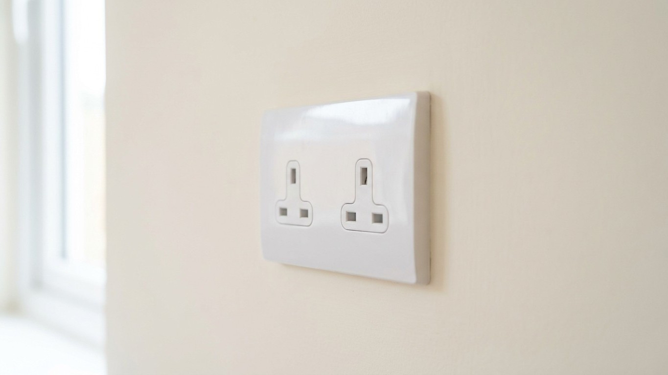 I Installed a Socket Myself and Passed Every Check — Until an Electrician Found the Hidden Fire Risk