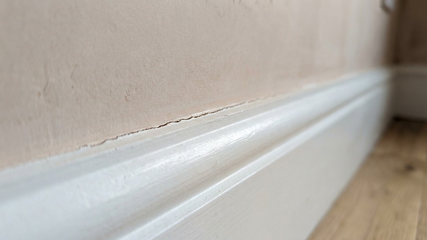 The 2mm Mistake That Ruins Skirting Boards: Why Waiting for Plaster to Dry Actually Matters