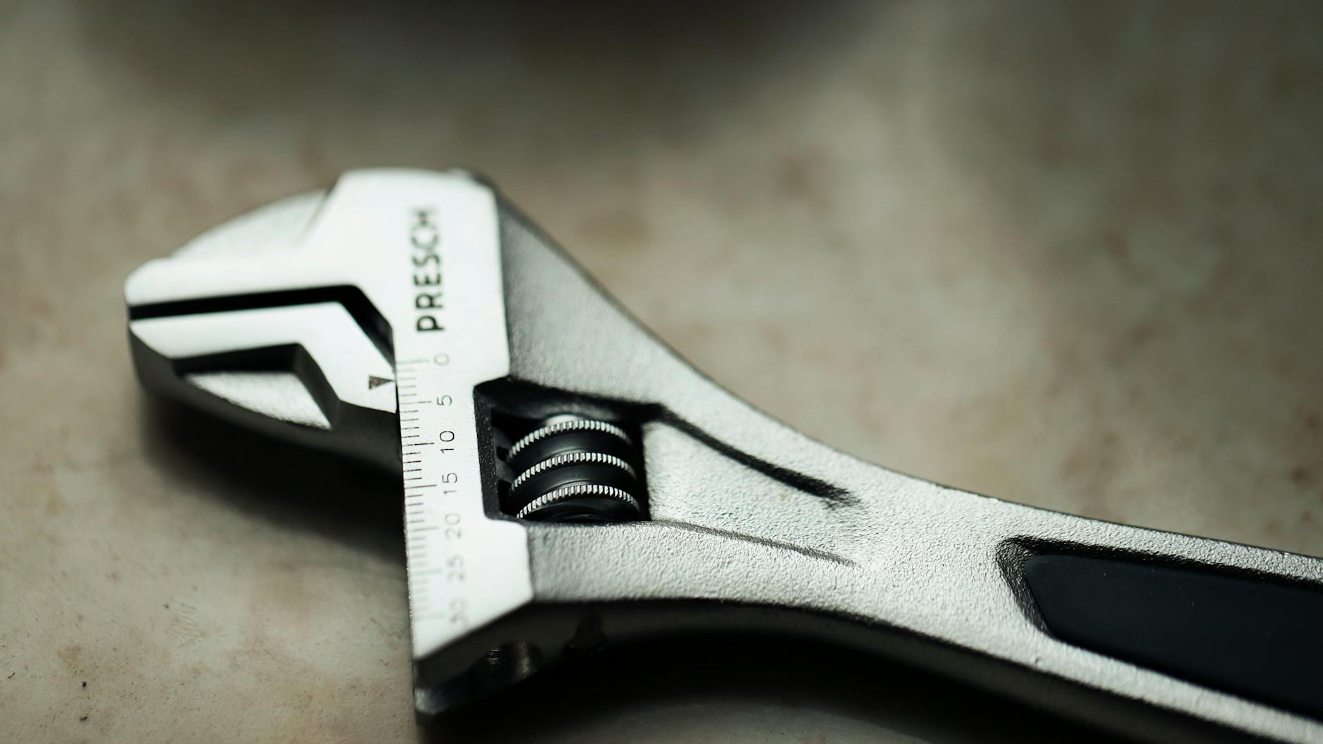 Why Adjustable Wrenches Destroy Brass Fittings—And How to Prevent It