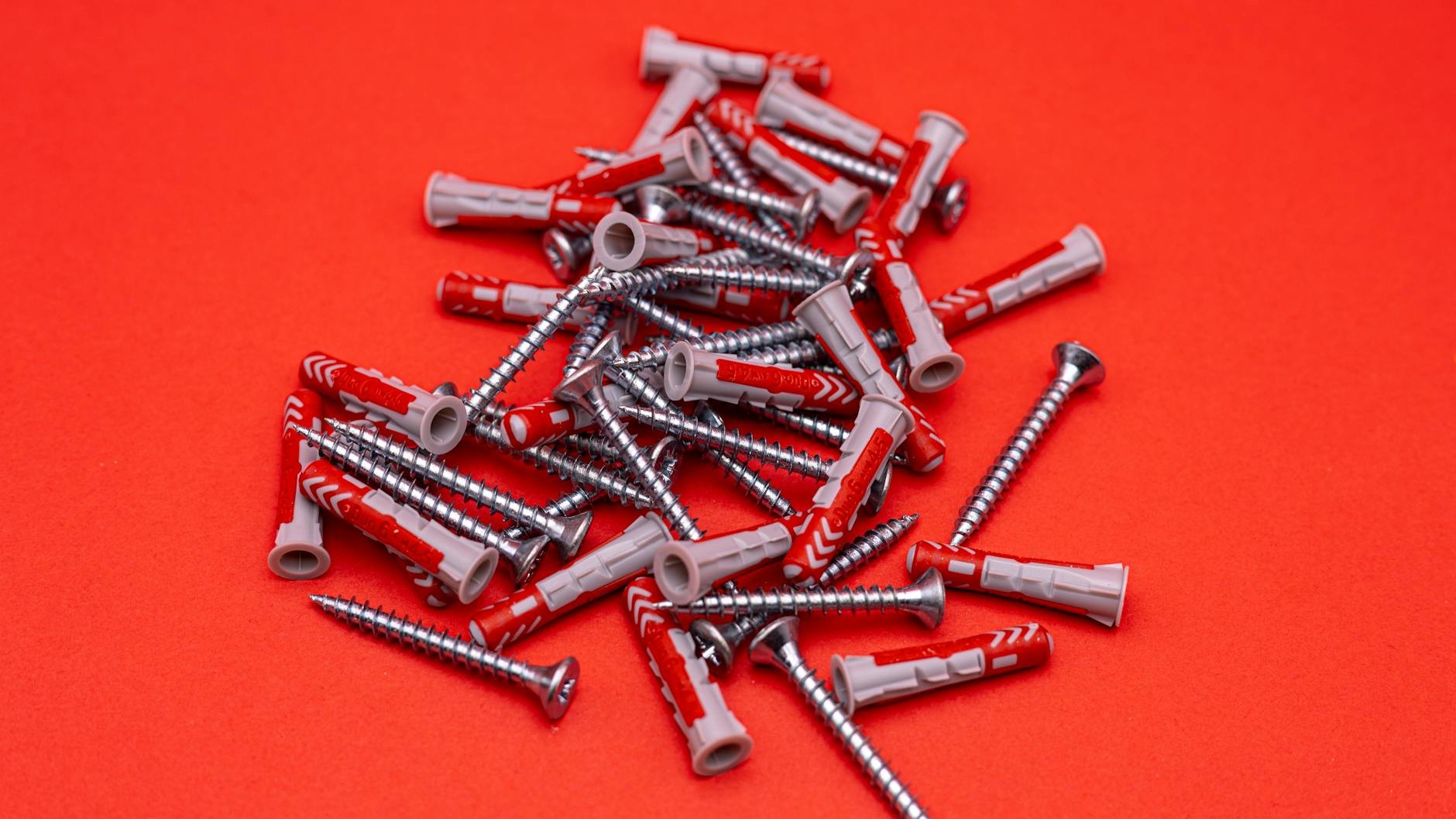 Plastic Plugs Are Useless in Plasterboard: The Metal Cavity Anchor That Holds 5× More Weight