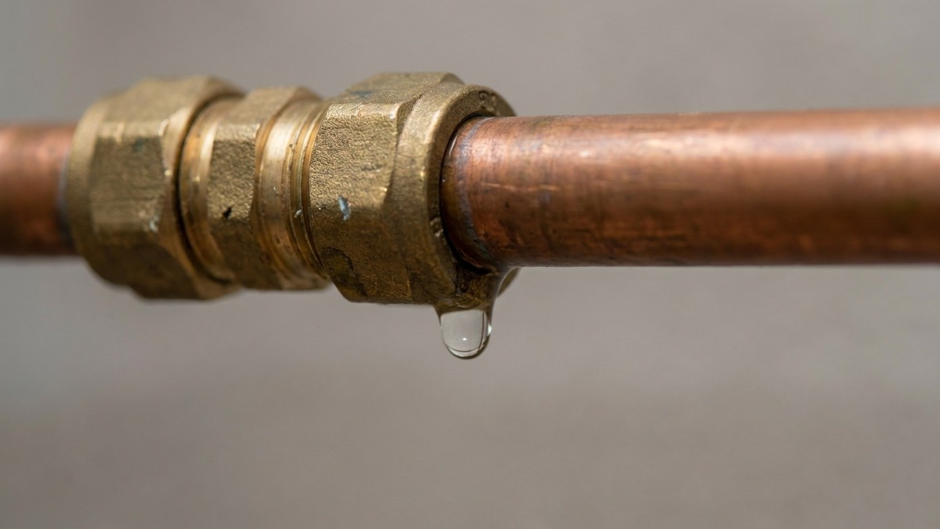 Stop Tightening That Leaking Pipe Fitting—You're Destroying the Only Part That Seals It