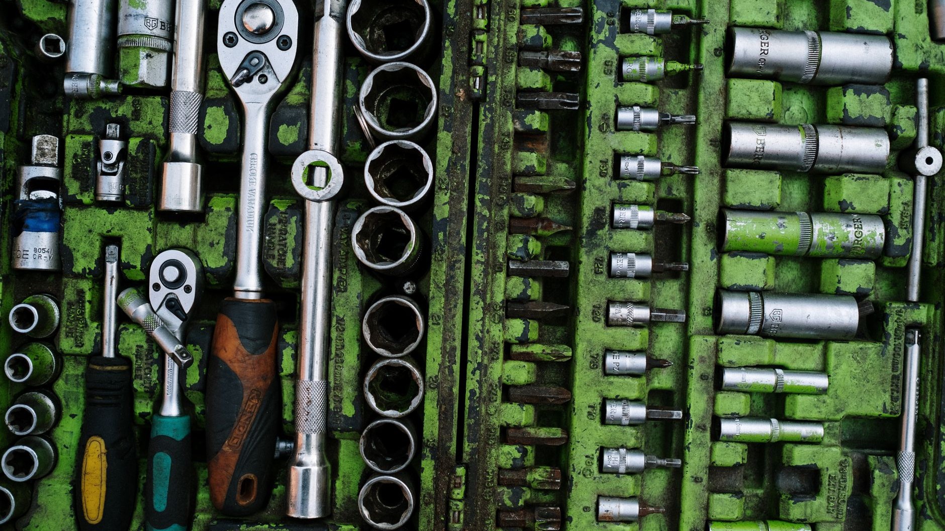 My father always kept a tube of toothpaste in his toolbox: I laughed for years before understanding why he was right